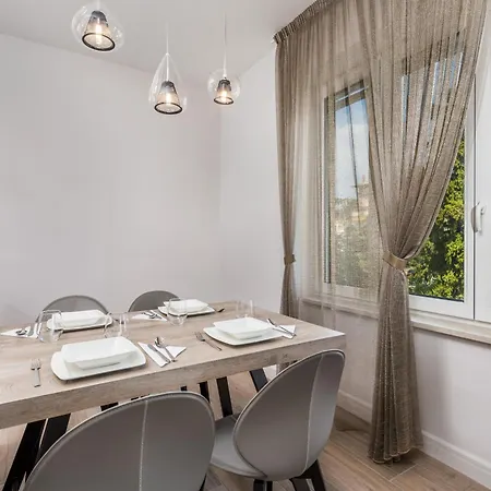 Liana Apartamento *